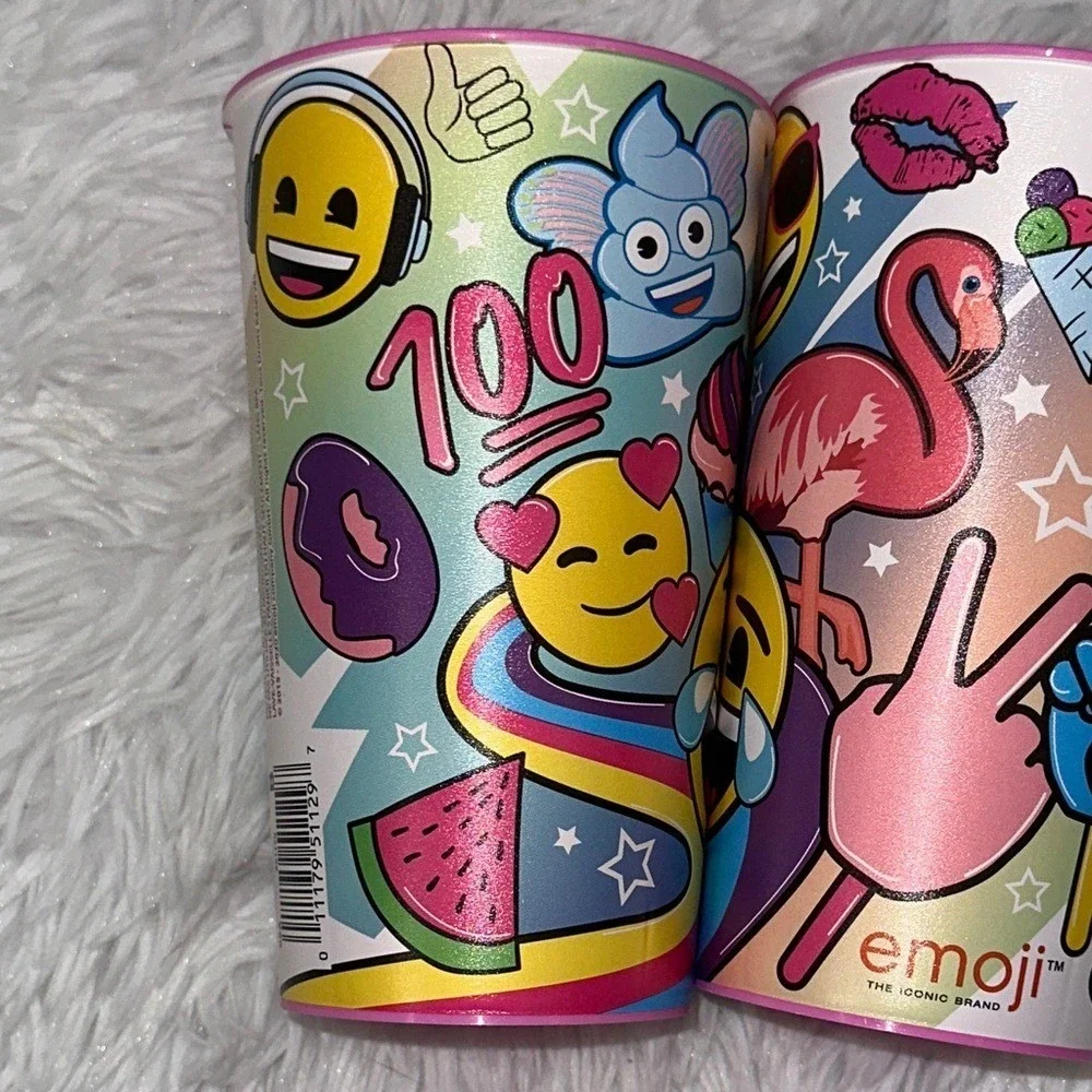 Emoji Party Supplies Set 32ct Paper Plates and 4 Reusable Plastic Tumblers